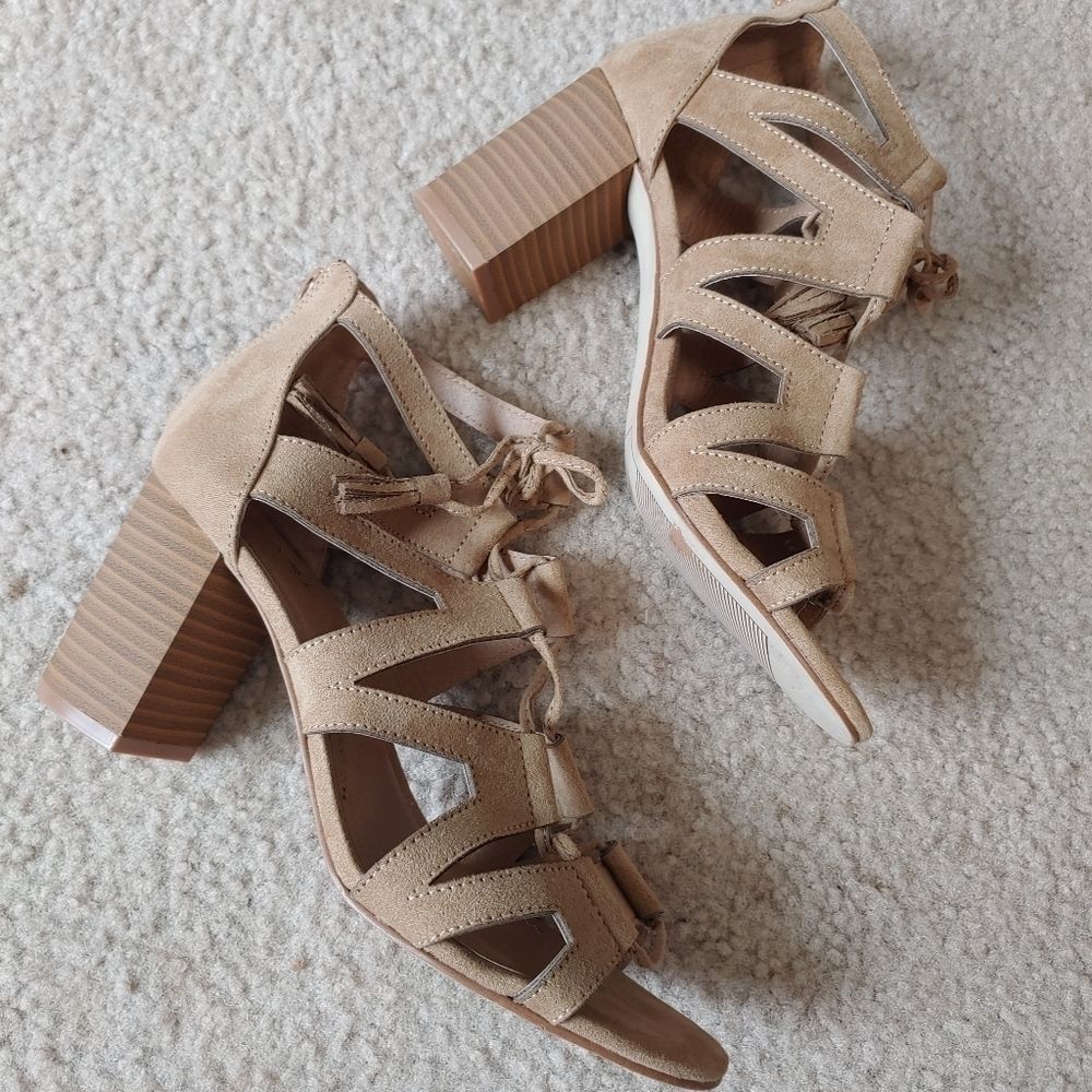 TAHARI SANDALS GLADIATOR SUEDE